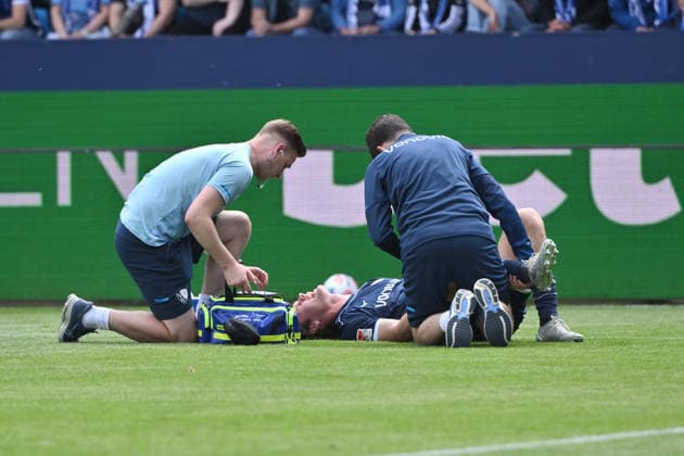Injury Mats Pannewig VfL Bochum 09 05 2026, Football 2 Bundesliga, Season 2025 2026, 33 Matchday, VfL Bochum Hannover 96 DFL regulations prohibit any use of photographs as image sequences and or quasi video Bochum Vonovia Ruhrstadion Nordrhein Westfalen Germany Team2