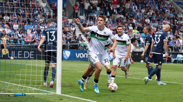 09 05 2026, xrekx, Fußball 2 Bundesliga, VfL Bochum Hannover 96 v l Torjubel nach dem Tor zum celebrating the goal celebrate 0 1 durch Maik Nawrocki Hannover 96 DFL DFB REGULATIONS PROHIBIT ANY USE OF PHOTOGRAPHS as IMAGE SEQUENCES and or QUASI VIDEO Bochum