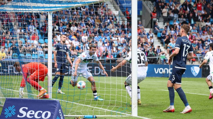 09 05 2026, xrekx, Fußball 2 Bundesliga, VfL Bochum Hannover 96 v l Torjubel nach dem Tor zum celebrating the goal celebrate 0 1 durch Maik Nawrocki Hannover 96 DFL DFB REGULATIONS PROHIBIT ANY USE OF PHOTOGRAPHS as IMAGE SEQUENCES and or QUASI VIDEO Bochum