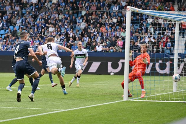 Maik Nawrocki Hannover 96 , 2 v li , scores against goalkeeper Timo Horn VfL Bochum , re , the goal to 0 1 09 05 2026, Soccer 2 Bundesliga, Season 2025 2026, 33 Matchday, VfL Bochum Hannover 96 DFL regulations prohibit any use of photographs as image sequences and or quasi video Bochum Vonovia Ruhrstadion Nordrhein Westfalen Germany Team2