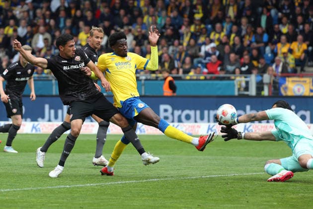 Braunschweig vs Dresden, 2 BL Braunschweig, 09 05 2026, Football, Men, 2 BL, Season 2025 2026, Eintracht Braunschweig vs FC Dynamo Dresden Faride Alidou Eintracht Braunschweig shoots goal to 2 0, Goalkeeper Tim Schreiber Dresden , Claudio Kammerknecht Dresden DFL DFB REGULATIONS PROHIBIT ANY USE OF PHOTOGRAPHS as IMAGE SEQUENCES and or QUASI VIDEO Stadion an der Hamburger Straße Niedersachsen Germany