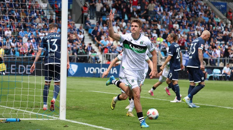 09 05 2026, xrekx, Fußball 2 Bundesliga, VfL Bochum Hannover 96 v l Torjubel nach dem Tor zum celebrating the goal celebrate 0 1 durch Maik Nawrocki Hannover 96 DFL DFB REGULATIONS PROHIBIT ANY USE OF PHOTOGRAPHS as IMAGE SEQUENCES and or QUASI VIDEO Bochum