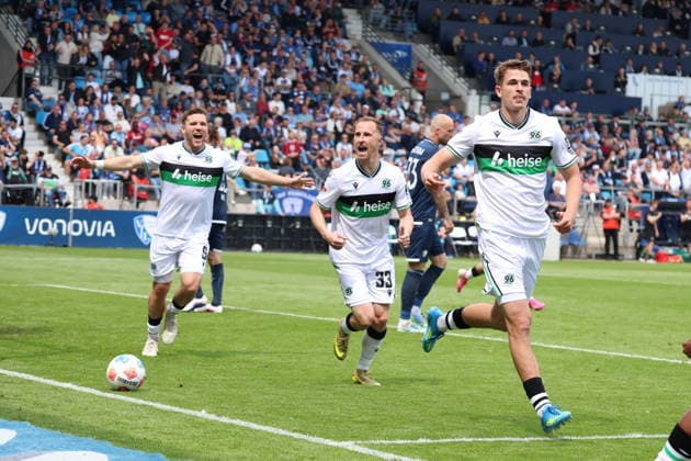 09 05 2026, xrekx, Fußball 2 Bundesliga, VfL Bochum Hannover 96 v l Torjubel nach dem Tor zum celebrating the goal celebrate 0 1 durch Maik Nawrocki Hannover 96 DFL DFB REGULATIONS PROHIBIT ANY USE OF PHOTOGRAPHS as IMAGE SEQUENCES and or QUASI VIDEO Bochum
