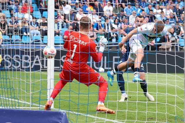 09 05 2026, xrekx, Soccer 2 Bundesliga, VfL Bochum Hannover 96 v l header to 0 1 by Maik Nawrocki Hannover 96 Timo Horn VfL Bochum DFL DFB REGULATIONS PROHIBIT ANY USE OF PHOTOGRAPHS as IMAGE SEQUENCES and or QUASI VIDEO Bochum