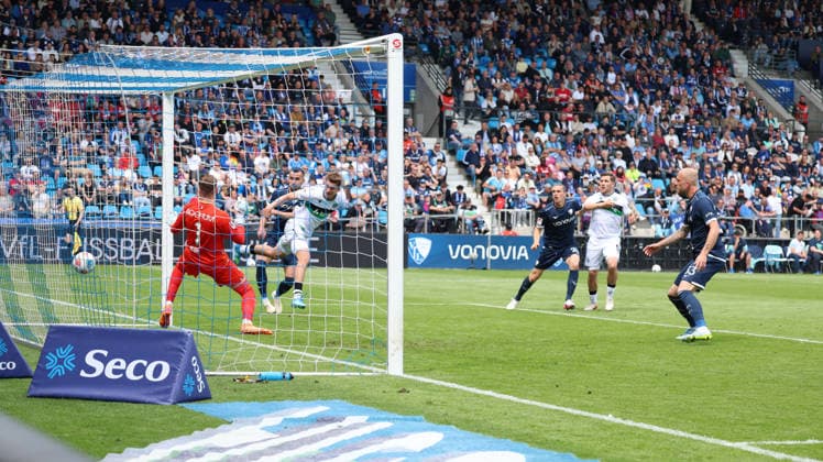 09 05 2026, xrekx, Soccer 2 Bundesliga, VfL Bochum Hannover 96 v l header to 0 1 by Maik Nawrocki Hannover 96 Timo Horn VfL Bochum DFL DFB REGULATIONS PROHIBIT ANY USE OF PHOTOGRAPHS as IMAGE SEQUENCES and or QUASI VIDEO Bochum