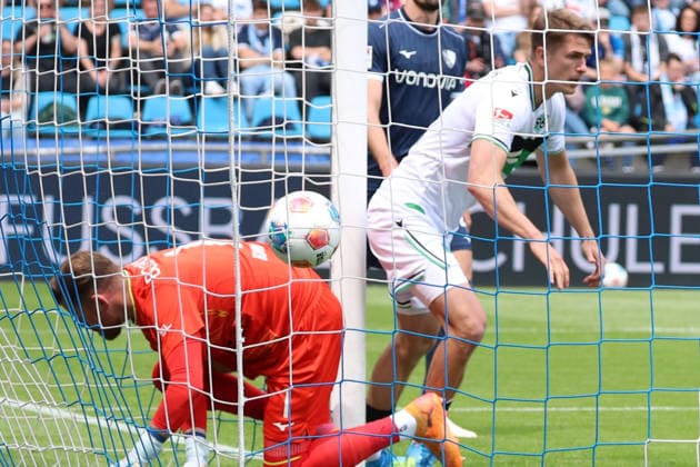 09 05 2026, xrekx, Soccer 2 Bundesliga, VfL Bochum Hannover 96 v l header to 0 1 by Maik Nawrocki Hannover 96 Timo Horn VfL Bochum DFL DFB REGULATIONS PROHIBIT ANY USE OF PHOTOGRAPHS as IMAGE SEQUENCES and or QUASI VIDEO Bochum
