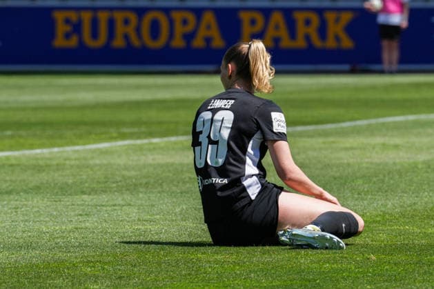 Google Pixel Womens Bundesliga SC Freiburg vs VfL Wolfsburg, 09 05 2026 Sarai Linder VfL Wolfsburg, 39 lies on the ground after an attempt Google Pixel Womens Bundesliga SC Freiburg vs VfL Wolfsburg, Dreisamstadion, 09 05 2026 DFB DFL REGULATIONS PROHIBIT ANY USE OF PHOTOGRAPHS AS IMAGE SEQUENCES AND OR QUASI VIDEO Copyright: xBEAUTIFULxSPORTS Boscox