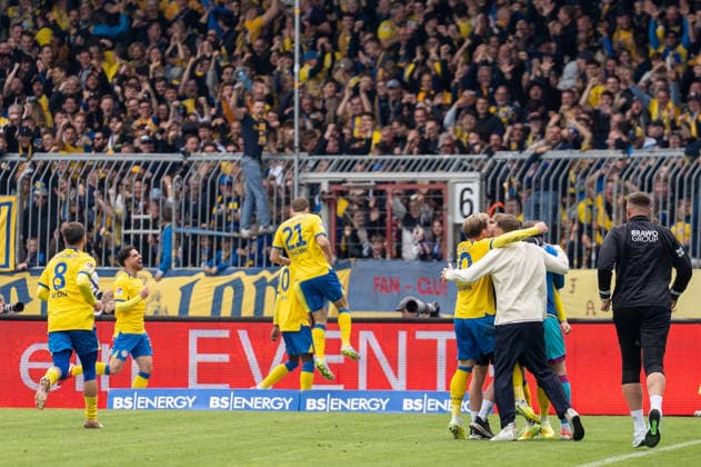 Germany Soccer, 2 Bundesliga, 33 Matchday 2025 26, Eintracht Braunschweig Dynamo Dresden on 09 05 in Braunschweig, Eintracht Stadion Goal to 2 0 Faride Alidou Eintracht Braunschweig 10 Cheers, joy, emotions, goal celebration Copyright: xSvenxHeidmannx