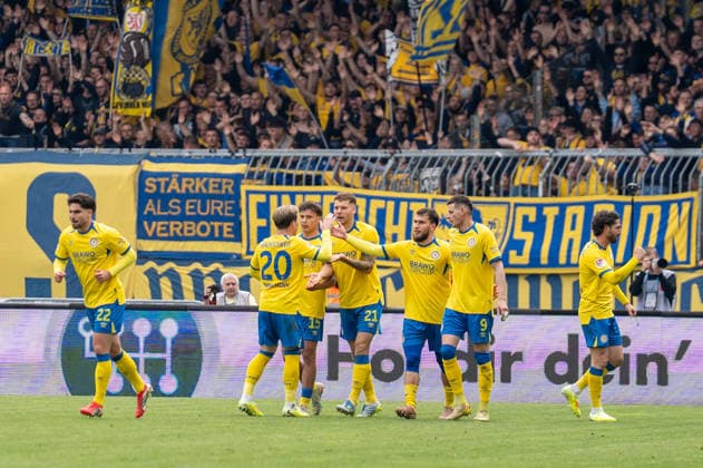 Germany Soccer, 2 Bundesliga, 33 Matchday 2025 26, Eintracht Braunschweig Dynamo Dresden on 09 05 in Braunschweig, Eintracht Stadion Goal to 2 0 Faride Alidou Eintracht Braunschweig 10 Cheers, joy, emotions, goal celebration Copyright: xSvenxHeidmannx