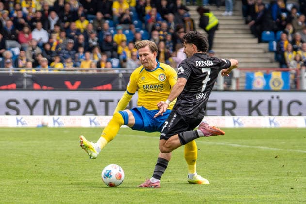 Germany Soccer, 2 Bundesliga, Matchday 33 2025 26, Eintracht Braunschweig Dynamo Dresden on 09 05 in Braunschweig, Eintracht Stadion Jason Ceka Dynamo Dresden 7 Lino Tempelmann Eintracht Braunschweig 20 Copyright: xSvenxHeidmannx