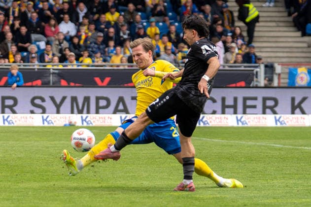 Germany Soccer, 2 Bundesliga, Matchday 33 2025 26, Eintracht Braunschweig Dynamo Dresden on 09 05 in Braunschweig, Eintracht Stadion Jason Ceka Dynamo Dresden 7 Lino Tempelmann Eintracht Braunschweig 20 Copyright: xSvenxHeidmannx