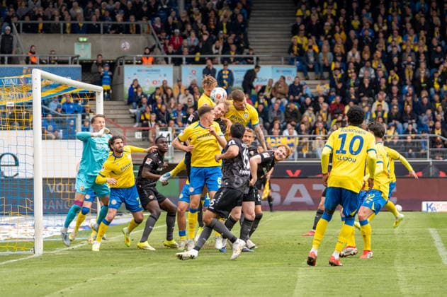 Germany Soccer, 2 Bundesliga, 33 Matchday 2025 26, Eintracht Braunschweig Dynamo Dresden on 09 05 in Braunschweig, Eintracht Stadion Eckball Dresden Copyright: xSvenxHeidmannx