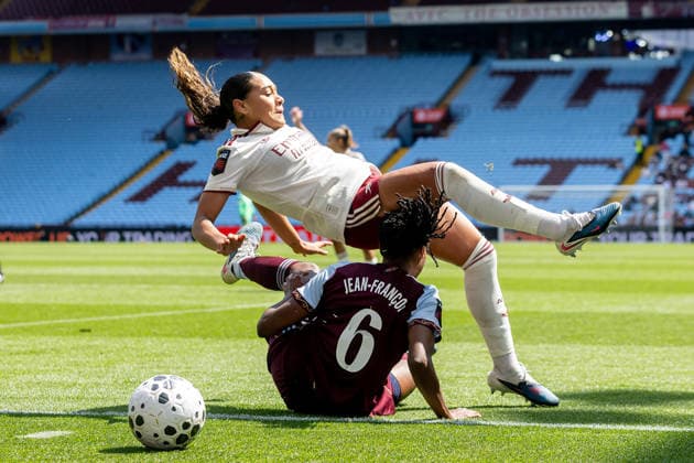 Aston Villa Women v Arsenal Women FC, Women s Super League Aston Villa Women midfielder Oriane Jean-Francois (6) up-ends Arsenal Women forward Olivia Smith (15) during the Women s Super League match between Aston Villa Women and Arsenal Women FC at Villa Park, Birmingham, UK on 9 May 2026. Birmingham Villa Park West Midlands UK Editorial use only DataCo restrictions apply See www.football-dataco.com , Copyright: xManjitxNarotrax PSI-24225-0020