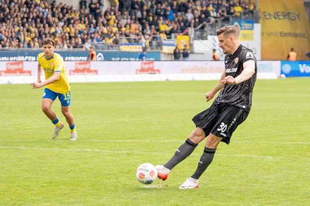 Germany Soccer, 2 Bundesliga, Matchday 33 2025 26, Eintracht Braunschweig Dynamo Dresden on 09 05 in Braunschweig, Eintracht Stadion missed penalty by Stefan Kutschke Dynamo Dresden 30 , Ron Thorben Hoffmann Eintracht Braunschweig 1 saved Copyright: xSvenxHeidmannx