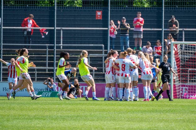 Germany Soccer Google Pixel Womens Bundesliga 2025 2026 1 FC Köln vs Hamburger SV 25 Matchday Franz Kremer Stadium Cologne Victory celebration, Reaction, Laura Vogt 1 FC Köln, 8 Sandra Jessen 1 FC Köln, 6 Marina Hegering 1 FC Köln, 33 Copyright: xOrhanxHabashx