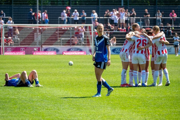 Germany Football Google Pixel Womens Bundesliga 2025 2026 1 FC Köln vs Hamburger SV 25 Matchday Franz Kremer Stadium Cologne after the match Martyna Wiankowska 1 FC Köln, 26 Sandra Jessen 1 FC Köln, 6 Pauline Bremer 1 FC Köln,11 Victory celebration, reaction Copyright: xOrhanxHabashx