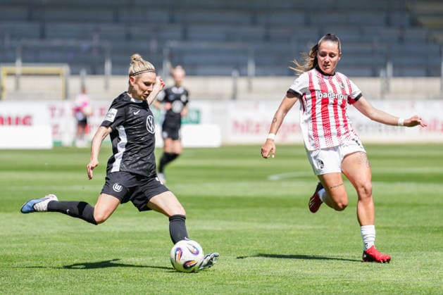 Google Pixel Womens Bundesliga SC Freiburg vs VfL Wolfsburg, 09 05 2026 Svenja Huth VfL Wolfsburg, 10 in duel with Selina Vobian SC Freiburg, 10 Google Pixel Womens Bundesliga SC Freiburg vs VfL Wolfsburg, Dreisamstadion, 09 05 2026 DFB DFL REGULATIONS PROHIBIT ANY USE OF PHOTOGRAPHS AS IMAGE SEQUENCES AND OR QUASI VIDEO Copyright: xBEAUTIFULxSPORTS Boscox