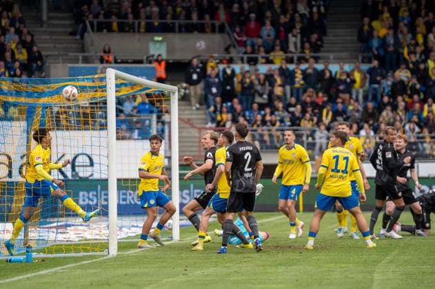 Germany Soccer, 2 Bundesliga, Matchday 33 2025 26, Eintracht Braunschweig Dynamo Dresden on 09 05 in Braunschweig, Eintracht Stadion Goal to 2 1 Stefan Kutschke Dynamo Dresden 30 Copyright: xSvenxHeidmannx