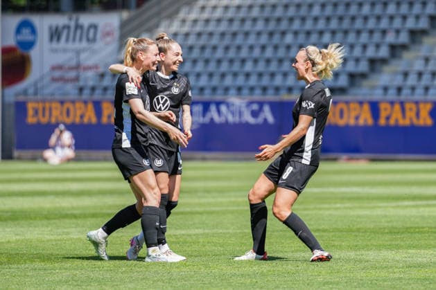 Google Pixel Womens Bundesliga SC Freiburg vs VfL Wolfsburg, 09 05 2026 Goal celebration for 1 2 by Lena Lattwein VfL Wolfsburg, 8 Google Pixel Womens Bundesliga SC Freiburg vs VfL Wolfsburg, Dreisamstadion, 09 05 2026 DFB DFL REGULATIONS PROHIBIT ANY USE OF PHOTOGRAPHS AS IMAGE SEQUENCES AND OR QUASI VIDEO Copyright: xBEAUTIFULxSPORTS Boscox