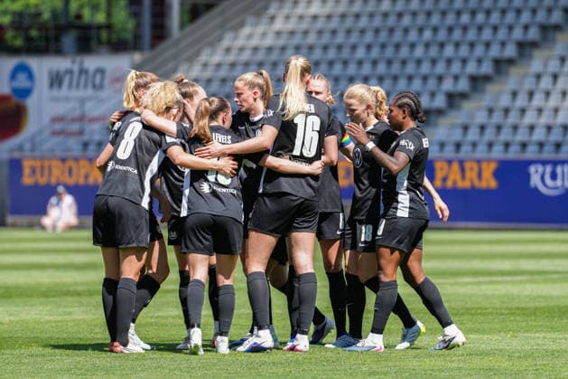 Google Pixel Womens Bundesliga SC Freiburg vs VfL Wolfsburg, 09 05 2026 Goal celebration for 1 2 by Lena Lattwein VfL Wolfsburg, 8 Google Pixel Womens Bundesliga SC Freiburg vs VfL Wolfsburg, Dreisamstadion, 09 05 2026 DFB DFL REGULATIONS PROHIBIT ANY USE OF PHOTOGRAPHS AS IMAGE SEQUENCES AND OR QUASI VIDEO Copyright: xBEAUTIFULxSPORTS Boscox