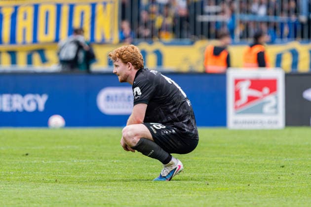 Braunschweig, Germany 09 May 2026 2 BL 2025 2026 Sp 33 Eintracht Braunschweig vs SG Dynamo Dresden In the picture Robert Wagner Dresden is unhappy on the pitch DFL DFB regulations prohibit any use of photographs as image sequences and or quasi video Eintracht Stadion Niedersachsen Copyright: xFotostandx xKruczynskix