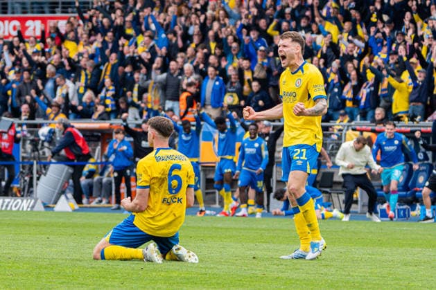 Braunschweig, Germany 09 May 2026 2 BL 2025 2026 Sp 33 Eintracht Braunschweig vs SG Dynamo Dresden In the picture from left Florian Flick Eintracht and Kevin Ehlers Eintracht cheer after the victory DFL DFB regulations prohibit any use of photographs as image sequences and or quasi video Eintracht Stadion Niedersachsen Copyright: xFotostandx xKruczynskix