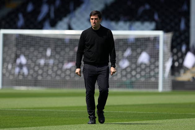 9th May 2026; Craven Cottage, Fulham, London, England; Premier League Football, Fulham versus Bournemouth; AFC Bournemouth manager Andoni Iraola inspecting the pitch before kick off JPxFletcher