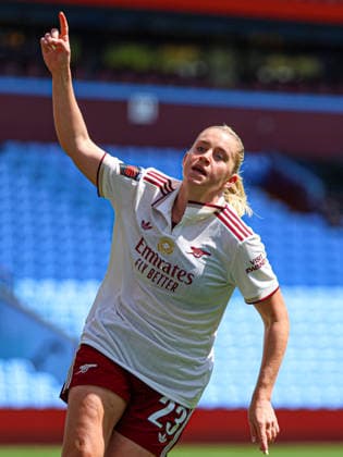 BIRMINGHAM, ENGLAND - May 09: Alessia Russo of Arsenal celebrates scoring her second goal during the Barclays Womens Super League game between Aston Villa and Arsenal at Villa Park, May 09 in Birmingham, England Copyright: xNataliexMincher SPPx Sportspressphoto_SPR142963