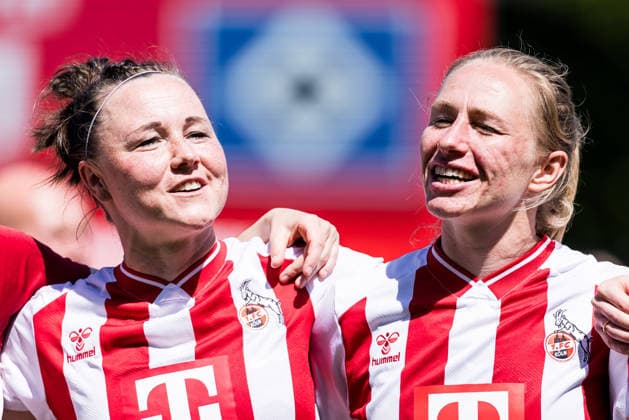 Google Pixel Frauen Bundesliga, 1 FC Köln Hamburger SV 09 05 2026 Marina Hegering 1 FC Köln, 33 and Pauline Bremer 1 FC Köln, 11 singing swaying Tommy Google Pixel Frauen Bundesliga, 1 FC Köln Hamburger SV, Köln, Franz Kremer Stadion am 09 05 2026 DFB REGULATIONS PROHIBIT ANY USE OF PHOTOGRAPHS AS IMAGE SEQUENCES AND OR QUASI VIDEO Copyright: xBEAUTIFULxSPORTS Wunderlx