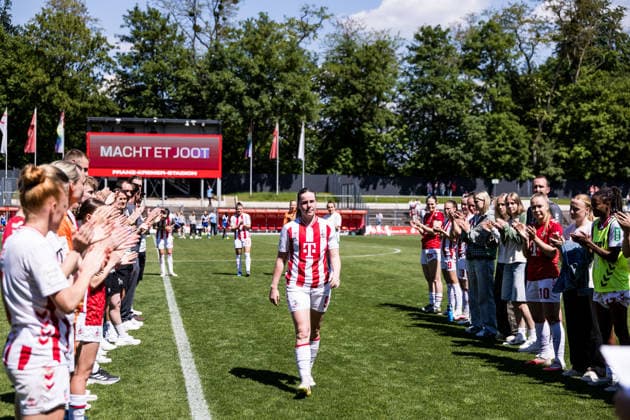Google Pixel Frauen Bundesliga, 1 FC Köln Hamburger SV 09 05 2026 Adriana Achcinska 1 FC Köln, 9 is seen off in front of the fans Google Pixel Frauen Bundesliga, 1 FC Köln Hamburger SV, Köln, Franz Kremer Stadion am 09 05 2026 DFB REGULATIONS PROHIBIT ANY USE OF PHOTOGRAPHS AS IMAGE SEQUENCES AND OR QUASI VIDEO Copyright: xBEAUTIFULxSPORTS Wunderlx
