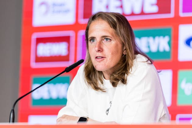 Google Pixel Frauen Bundesliga, 1 FC Köln Hamburger SV 09 05 2026 Britta Carlson Trainerin 1 FC Köln während der Pressekonferenz Google Pixel Frauen Bundesliga, 1 FC Köln Hamburger SV, Köln, Franz Kremer Stadion am 09 05 2026 DFB REGULATIONS PROHIBIT ANY USE OF PHOTOGRAPHS AS IMAGE SEQUENCES AND OR QUASI VIDEO Copyright: xBEAUTIFULxSPORTS Wunderlx