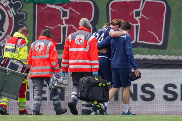 Germany Soccer 2 Bundesliga 2025 2026, Matchday 33 VfL Bochum vs Hannover 96 Vonovia Ruhrstadion Bochum Injury to player Mats Pannewig VfL Bochum, 24 Bochum Copyright: xAymanxAlahmedx