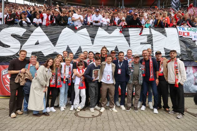09.05.2026, xtgx, Fussball 1. Bundesliga, RB Leipzig - FC St. Pauli emspor, v.l. RB Leipzig ehrt Aufstiegsmannschaft (DFL DFB REGULATIONS PROHIBIT ANY USE OF PHOTOGRAPHS as IMAGE SEQUENCES and or QUASI-VIDEO) Leipzig *** 09 05 2026, xtgx, Soccer 1 Bundesliga, RB Leipzig FC St Pauli emspor, v l RB Leipzig ehrt Aufstiegsmannschaft DFL DFB REGULATIONS PROHIBIT ANY USE OF PHOTOGRAPHS as IMAGE SEQUENCES and or QUASI VIDEO Leipzig