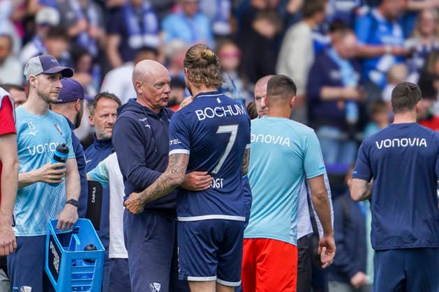 Germany Soccer 2 Bundesliga 2025 2026, Matchday 33 VfL Bochum vs Hannover 96 Vonovia Ruhrstadion Bochum Uwe Rösler Uwe Roesler Coach VfL Bochum Kevin Vogt VfL Bochum, 7 Bochum Copyright: xAymanxAlahmedx