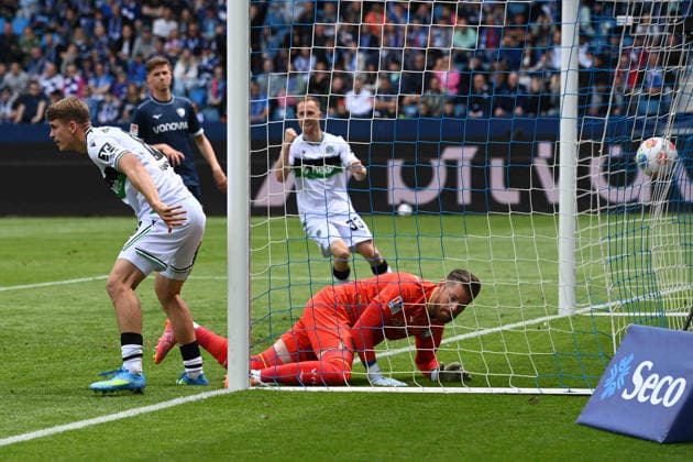 Maik NAWROCKI Hannover 96 scores the goal to 0 1 by header, Soccer 2 Bundesliga, Matchday 33, VfL Bochum BO Hannover 96 1 1 on 09 05 2026 at Vonovia Ruhrstadion Bochum Germany DFL regulations prohibit any use of photographs as image sequences and or quasi video Â