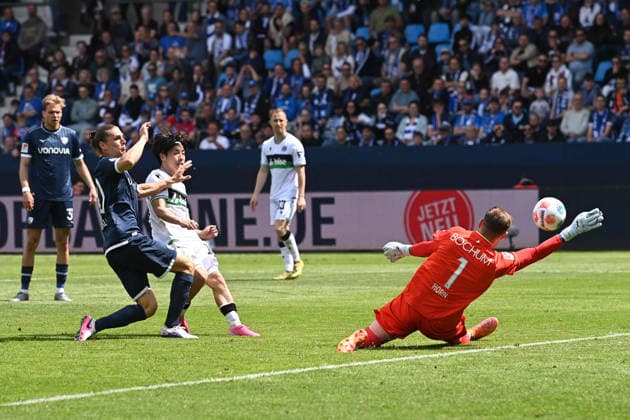 Goalkeeper Timo HORN BO saves this goal chance from Daisuke YOKOTA Hannover 96 , but it would have been offside, Soccer 2 Bundesliga, Matchday 33, VfL Bochum BO Hannover 96 1 1 on 09 05 2026 at Vonovia Ruhrstadion Bochum Germany DFL regulations prohibit any use of photographs as image sequences and or quasi video Â