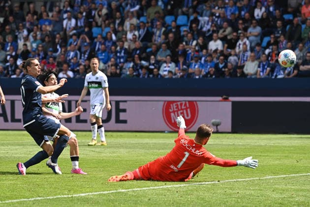 Goalkeeper Timo HORN BO saves this goal chance from Daisuke YOKOTA Hannover 96 , but it would have been offside, Soccer 2 Bundesliga, Matchday 33, VfL Bochum BO Hannover 96 1 1 on 09 05 2026 at Vonovia Ruhrstadion Bochum Germany DFL regulations prohibit any use of photographs as image sequences and or quasi video Â
