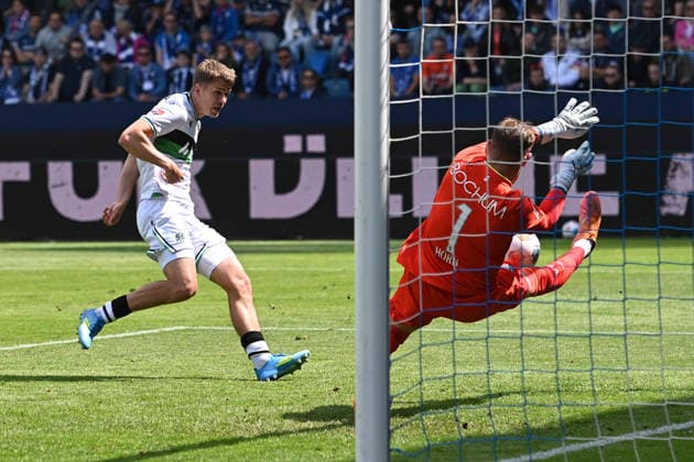Goalkeeper Timo HORN BO saves this goal chance from Maik NAWROCKI Hannover 96 , Parade, Action, Soccer 2 Bundesliga, Matchday 33, VfL Bochum BO Hannover 96 1 1 on 09 05 2026 at Vonovia Ruhrstadion Bochum Germany DFL regulations prohibit any use of photographs as image sequences and or quasi video Â