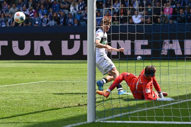Goalkeeper Timo HORN BO saves this goal chance from Maik NAWROCKI Hannover 96 , Parade, Action, Soccer 2 Bundesliga, Matchday 33, VfL Bochum BO Hannover 96 1 1 on 09 05 2026 at Vonovia Ruhrstadion Bochum Germany DFL regulations prohibit any use of photographs as image sequences and or quasi video Â