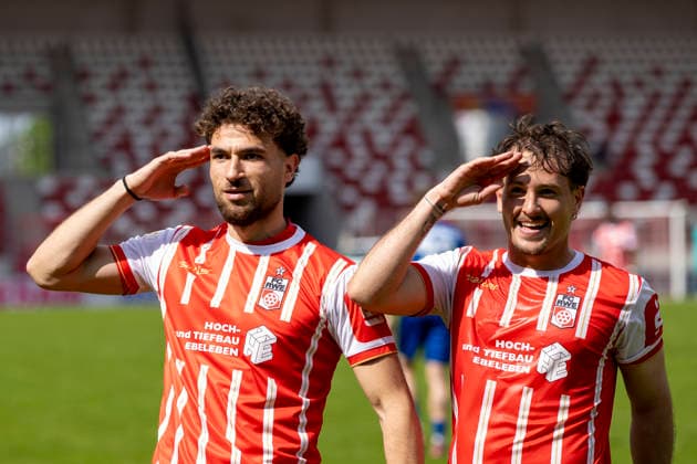 Regionalliga Nordost: FC Rot-Weiß Erfurt vs. FC Hertha 03 Zehlendorf; Erfurt; 09.05.2026 Romarjo Hajrulla ( 9; FC Rot-Weiß Erfurt) (links) und Lucas Brandey Falcao Cini ( 55; FC Rot-Weiß Erfurt) Regionalliga Nordost: FC Rot-Weiß Erfurt vs. FC Hertha 03 Zehlendorf; Steigerwaldstadion Erfurt; 09.05.2026 *** Regionalliga Nordost FC Rot Weiß Erfurt vs FC Hertha 03 Zehlendorf Erfurt 09 05 2026 Romarjo Hajrulla 9 FC Rot Weiß Erfurt left and Lucas Brandey Falcao Cini 55 FC Rot Weiß Erfurt Regionalliga Nordost FC Rot Weiß Erfurt vs FC Hertha 03 Zehlendorf Steigerwaldstadion Erfurt 09 05 2026 Copyright: xBEAUTIFULxSPORTS Duehringx