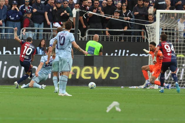 May 9, 2026, Cagliari: Cagliari™s Gianluca Gaetano (L) in action during Italian Serie A soccer match Cagliari calcio vs Udinese Calcio at the Unipol Domus in Cagliari, Italy, 9 may 2026.ANSA FABIO MURRU Soccer; Serie A:Cagliari Vs Udinese  - ZUMAa110 20260509_zaf_a110_018 Copyright: xFabioxMurrux