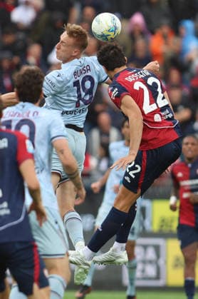 May 9, 2026, Cagliari: Cagliari™s Alberto Dossena (R) and Udinese™s Kingsley Ehizibue (L) in action during Italian Serie A soccer match Cagliari calcio vs Udinese Calcio at the Unipol Domus in Cagliari, Italy, 9 may 2026.ANSA FABIO MURRU Soccer; Serie A:Cagliari Vs Udinese  - ZUMAa110 20260509_zaf_a110_022 Copyright: xFabioxMurrux
