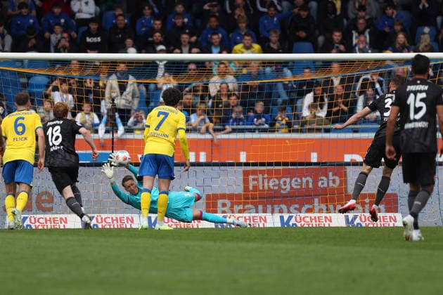 Braunschweig vs Dresden, 2 BL Braunschweig, 09 05 2026, Soccer, Men, 2 BL, Season 2025 2026, Eintracht Braunschweig vs FC Dynamo Dresden Goalkeeper Ron Thorben Hoffmann Eintracht Braunschweig holds Stefan Kutschkes penalty kick Dresden DFL DFB REGULATIONS PROHIBIT ANY USE OF PHOTOGRAPHS as IMAGE SEQUENCES and or QUASI VIDEO Stadion an der Hamburger Straße Niedersachsen Germany