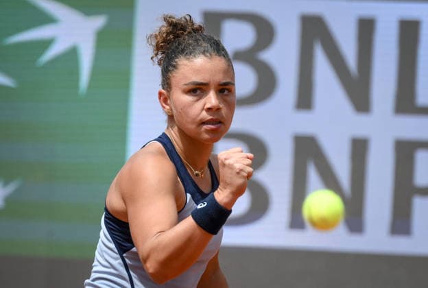 May 9, 2026, Roma: CAPTION CORRECTION Jasmine Paolini of Italy in action during her women s singles match againstBelgium s Elise Mertens (not pictured) at the Italian Open tennis tournament in Rome, Italy, 09 May 2026. ANSA ALESSANDRO DI MEO Italian Open Tennis Tournament  - ZUMAa110 20260509_zaf_a110_024 Copyright: xAlessandroxDixMeox