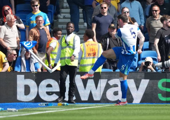 Brighton and Hove Albion v Wolverhampton, Premier League, Football, Amex Stadium, Brighton, UK - 09 May 2026 GOAL 2-0. Lewis Dunk of Brighton kicks the corner flag in celebration after scoring the second goal for Brighton. Brighton Amex Stadium Brighton UK, UK NEWSPAPERS OUT Copyright: xSeanxRyanx