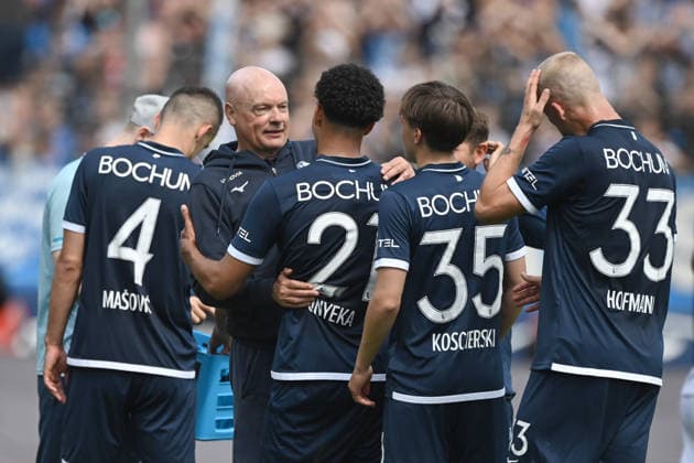 Coach Uwe ROESLER Rösler, BO and Erhan MASOVIC BO , bo29 , Kacper KOSCIERSKI BO and Philipp HOFMANN BO , final cheer, jubilant, jubilation, enthusiasm, joy, emotion Football 2 Bundesliga, 33 Matchday, VfL Bochum BO Hannover 96 1 1 on 09 05 2026 at Vonovia Ruhrstadion Bochum Germany DFL regulations prohibit any use of photographs as image sequences and or quasi video Â