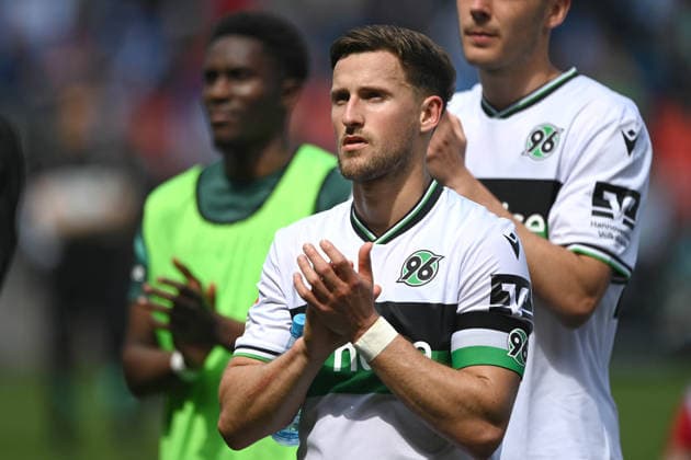 Enzo LEOPOLD Hannover 96 Enttaeuschung, enttaeuscht, Frust, niedergeschlagen, Fußball 2 Bundesliga, 33 Spieltag, VfL Bochum BO Hannover 96 1 1 am 09 05 2026 im Vonovia Ruhrstadion Bochum Deutschland DFL regulations prohibit any use of photographs as image sequences and or quasi video Â