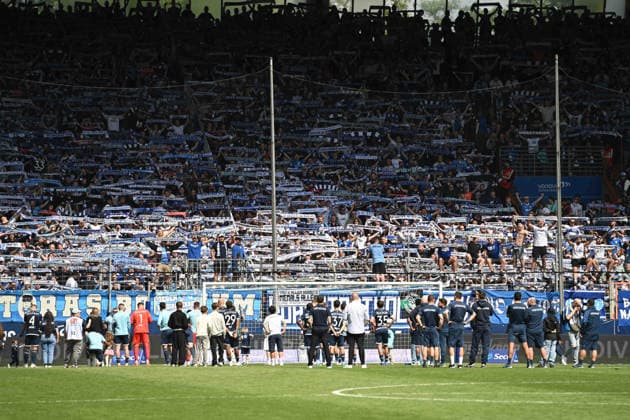 VFL Bochum Schlussjubel, jubilant, cheering, enthusiasm, joy, emotion in front of the fans, Soccer 2 Bundesliga, 33 Matchday, VfL Bochum BO Hannover 96 1 1 on 09 05 2026 at Vonovia Ruhrstadion Bochum Germany DFL regulations prohibit any use of photographs as image sequences and or quasi video Â