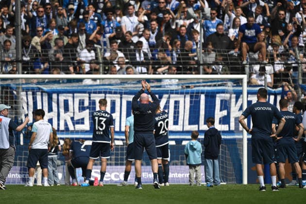 VFL Bochum final cheer, cheering, jubilation, enthusiasm, joy, emotion in front of the fans, the fans celebrate coach Uwe ROESLER R sler, BO Football 2 Bundesliga, 33 Matchday, VfL Bochum BO Hannover 96 1 1 on 09 05 2026 at Vonovia Ruhrstadion Bochum Germany DFL regulations prohibit any use of photographs as image sequences and or quasi video Â