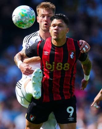 Joachim Andersen of Fulham battles with Evanilson of Bournemouth Fulham v AFC Bournemouth, Premier League, Football, Craven Cottage, London , UK - 09 May 2026London Craven Cottage United Kingdom EDITORIAL USE ONLY No use with unauthorised audio, video, data, fixture lists, club league logos or live services. Online in-match use limited to 120 images, no video emulation. No use in betting, games or single club league player publications. Copyright: xJavierxGarcia Shutterstockx 16861686ad